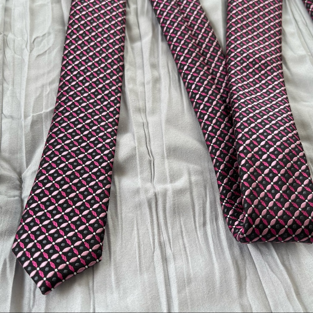 π 2 for $20!! π Menβs Susan G. Komen Breast Cancer Necktie - Picture 8 of 8